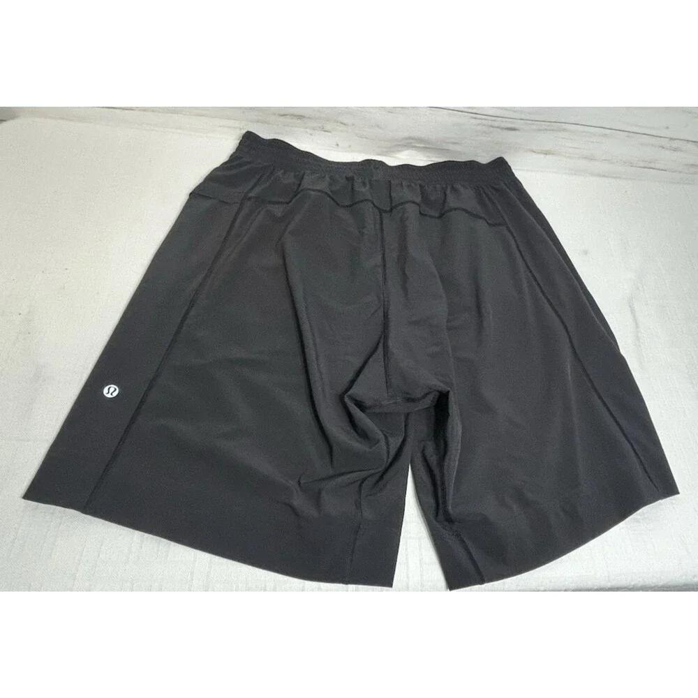 EUC! LULULEMON Sz. XL  Men Linerless 10